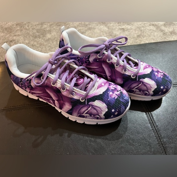 SIZE 9, WOMENS, PURPLE ROSE, TENNIS SHOES - Picture 3 of 6